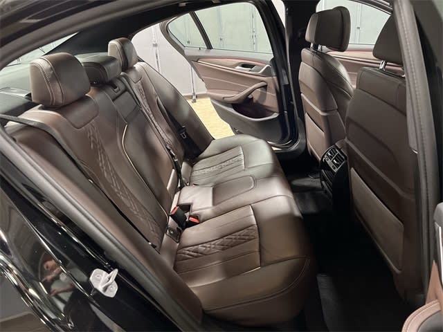2022 BMW 5 Series 530xi 28