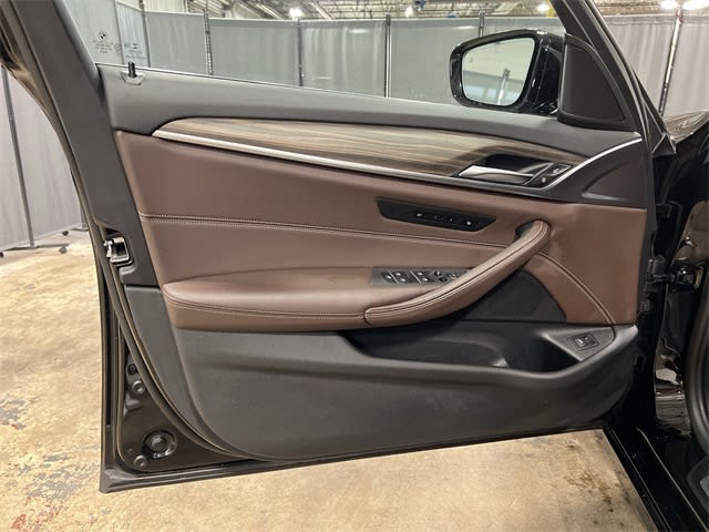 2022 BMW 5 Series 530xi 31