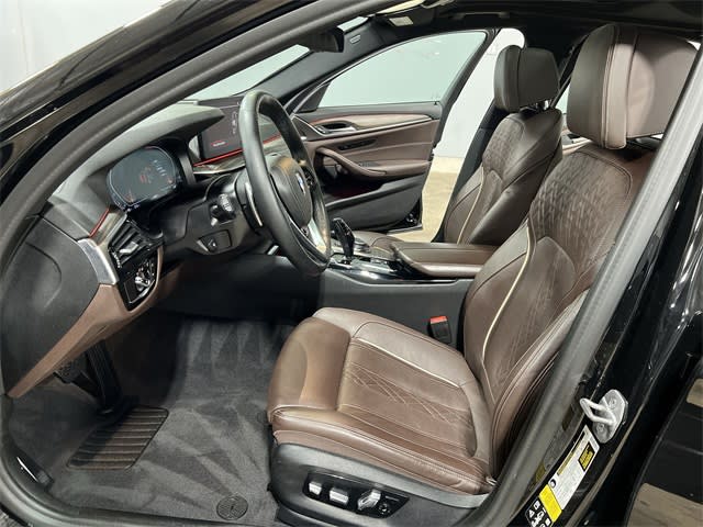2022 BMW 5 Series 530xi 11
