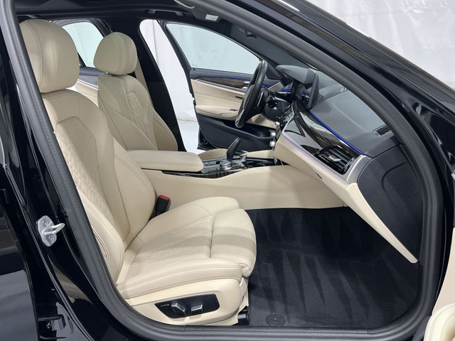 Thumbnail: 2023 BMW 5 Series - 28