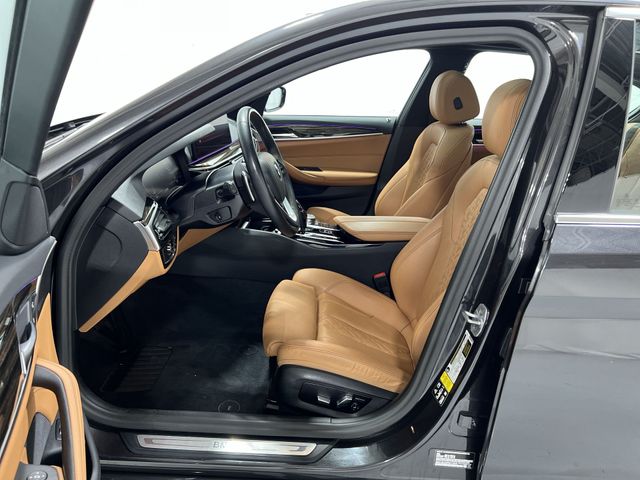 Thumbnail: 2023 BMW 5 Series - 11
