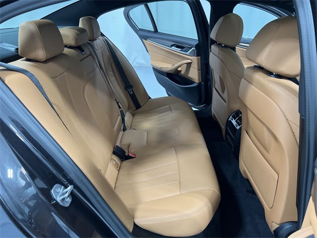 Thumbnail: 2022 BMW 5 Series - 32