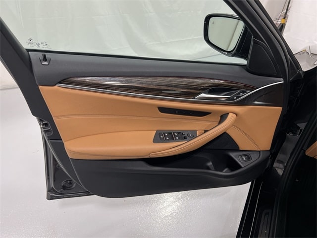 Thumbnail: 2022 BMW 5 Series - 35