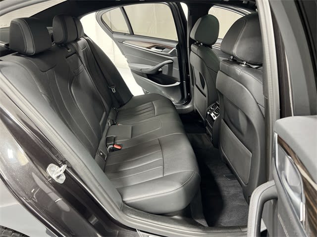 Thumbnail: 2022 BMW 5 Series - 26