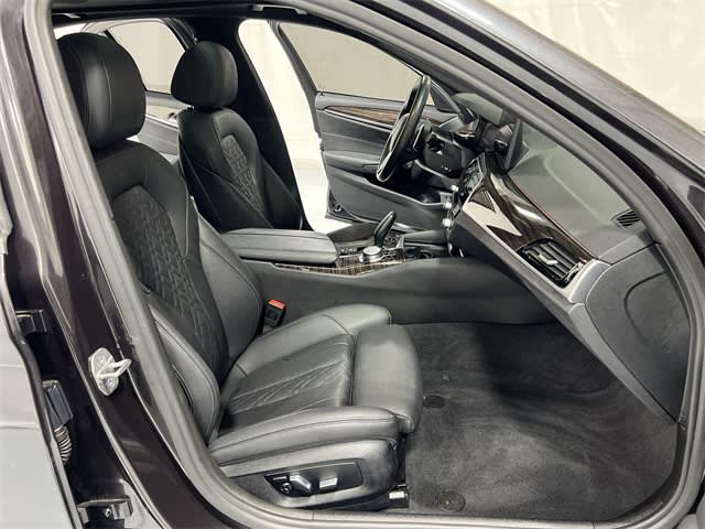 Thumbnail: 2022 BMW 5 Series - 27