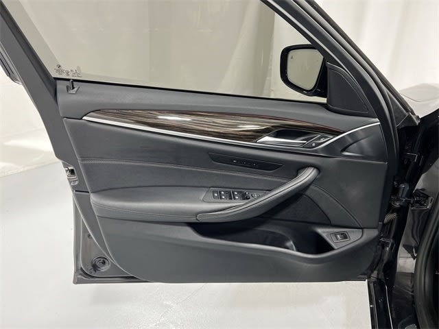 Thumbnail: 2022 BMW 5 Series - 29