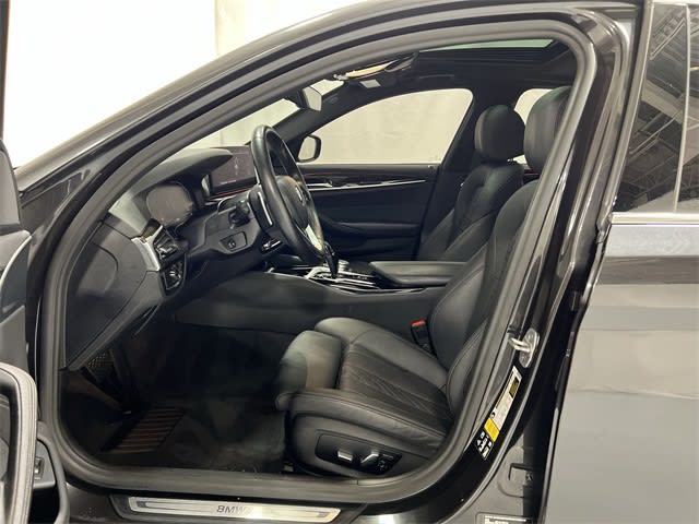 Thumbnail: 2022 BMW 5 Series - 11