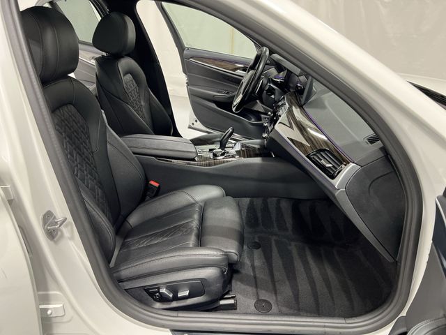 Thumbnail: 2021 BMW 5 Series - 28