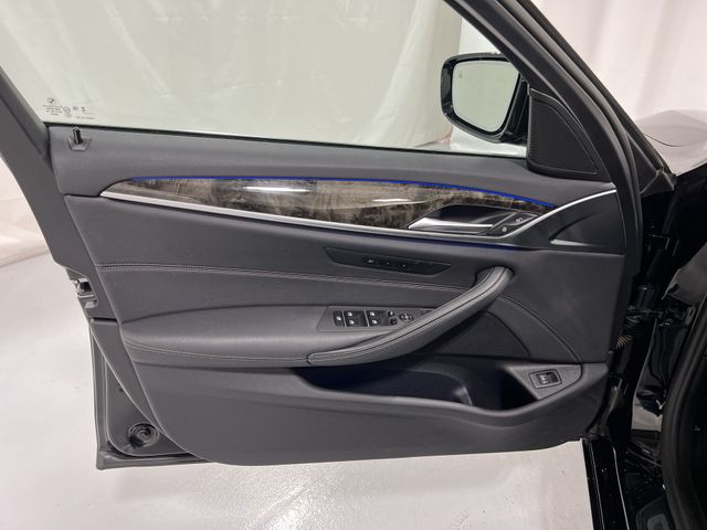 Thumbnail: 2023 BMW 5 Series - 30