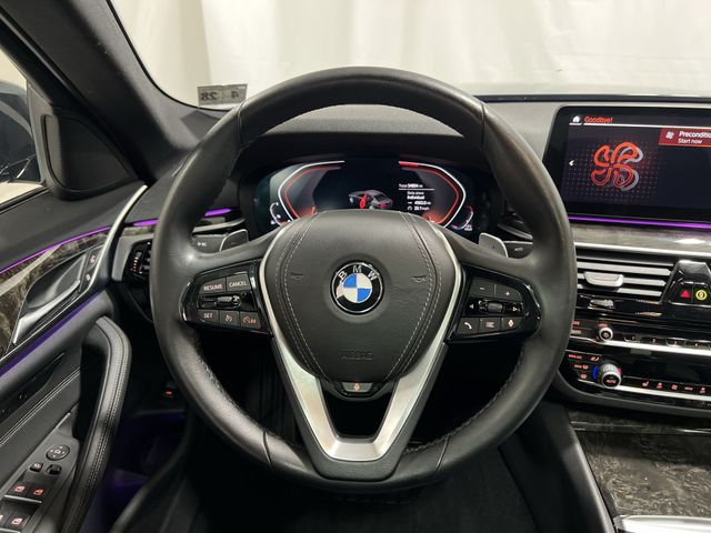 Thumbnail: 2023 BMW 5 Series - 10