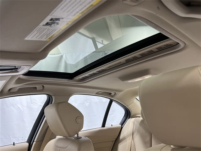 Thumbnail: 2015 BMW 3 Series - 24