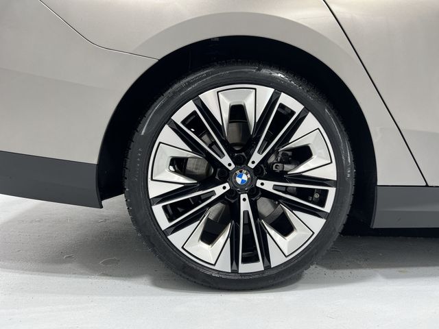 Thumbnail: 2026 BMW 5 Series - 8