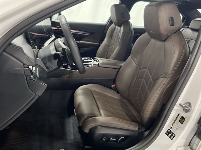 Thumbnail: 2024 BMW 5 Series - 11