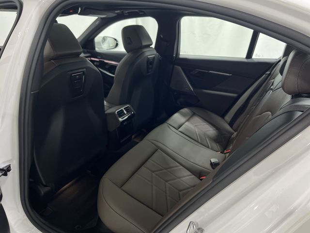 Thumbnail: 2024 BMW 5 Series - 30