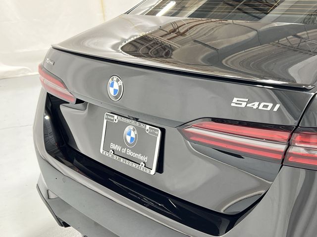 Thumbnail: 2024 BMW 5 Series - 7