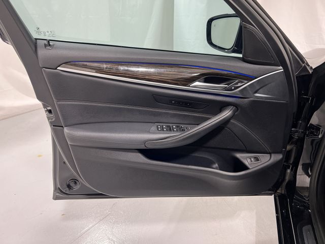 Thumbnail: 2022 BMW 5 Series - 30