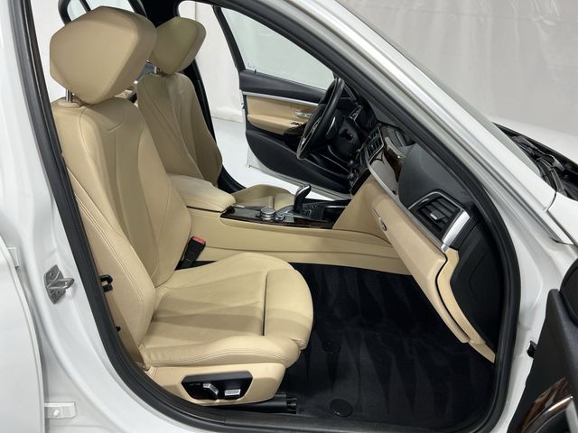 Thumbnail: 2017 BMW 3 Series - 27