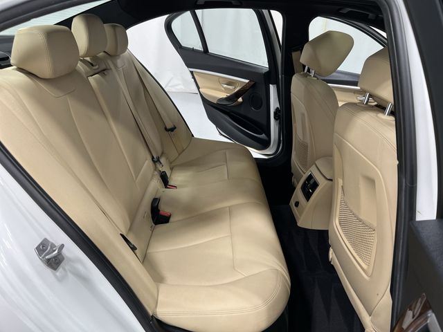 Thumbnail: 2017 BMW 3 Series - 26