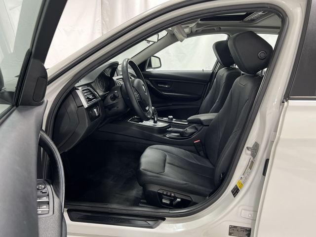 Thumbnail: 2017 BMW 3 Series - 11