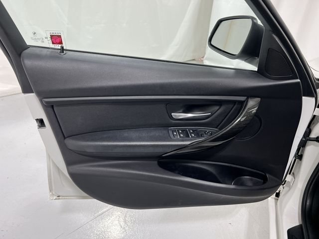 Thumbnail: 2017 BMW 3 Series - 28