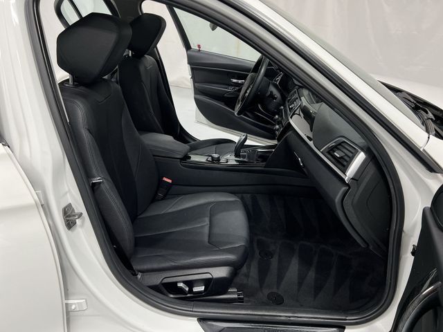 Thumbnail: 2017 BMW 3 Series - 27