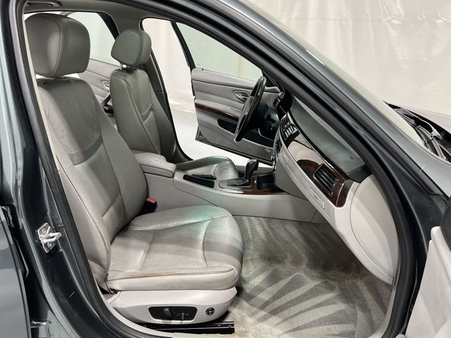Thumbnail: 2011 BMW 3 Series - 28