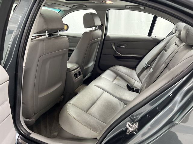 Thumbnail: 2011 BMW 3 Series - 26