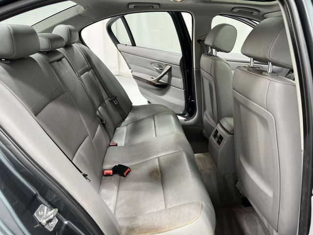 Thumbnail: 2011 BMW 3 Series - 27