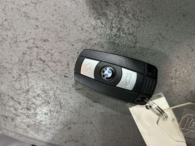 Thumbnail: 2011 BMW 3 Series - 17