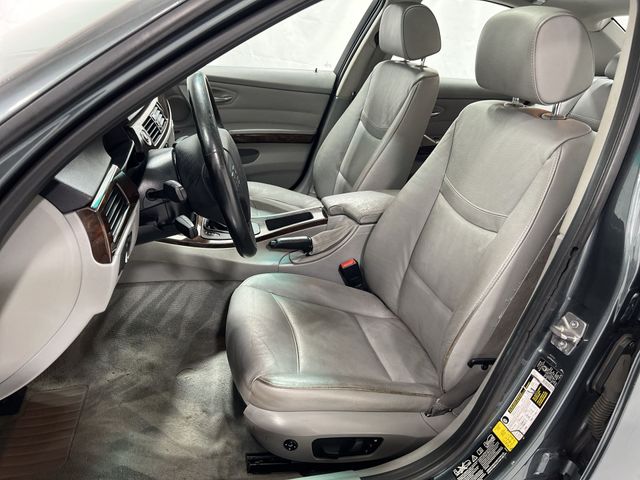 Thumbnail: 2011 BMW 3 Series - 11