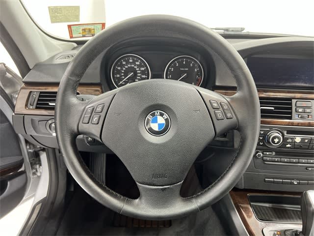 Thumbnail: 2011 BMW 3 Series - 10