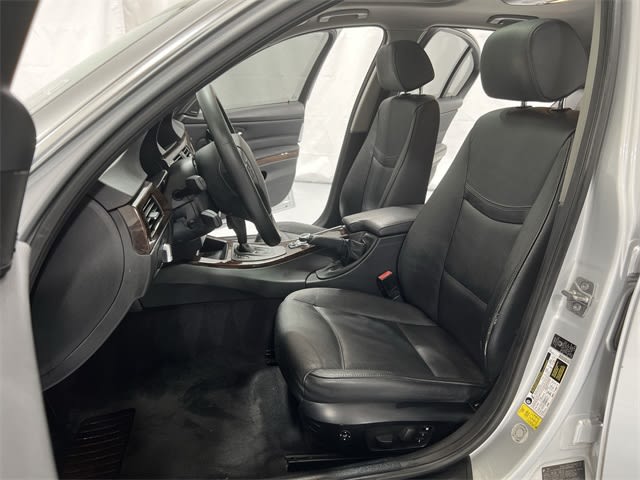 Thumbnail: 2011 BMW 3 Series - 12