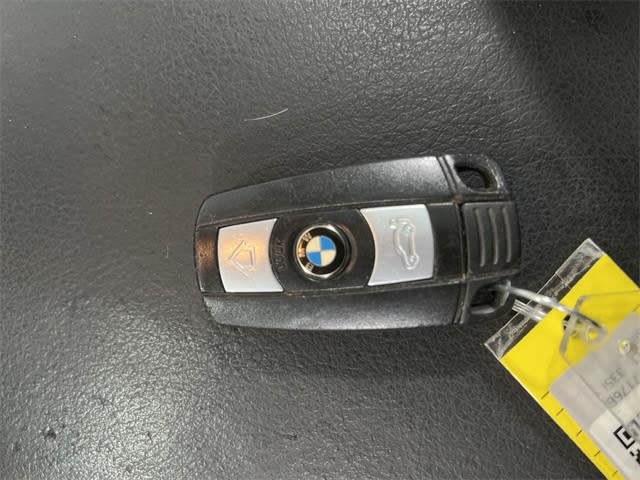 Thumbnail: 2011 BMW 3 Series - 18