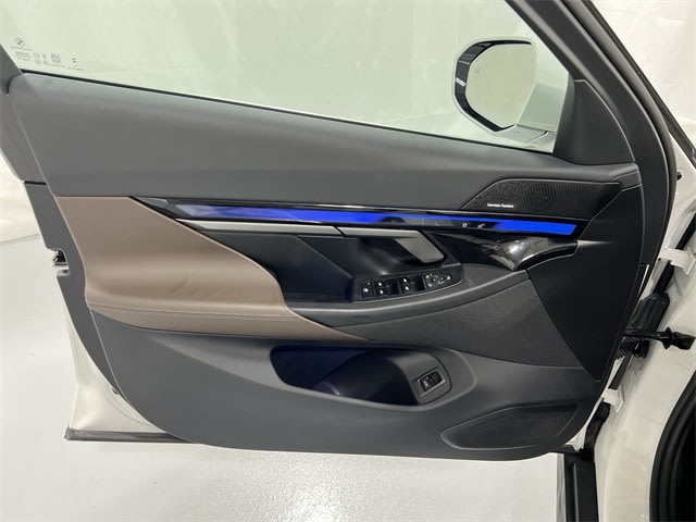 Thumbnail: 2025 BMW i5 - 31