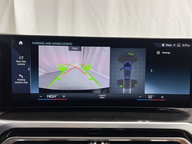 Thumbnail: 2023 BMW i4 - 32