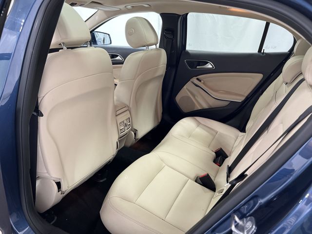 Thumbnail: 2019 Mercedes-Benz GLA - 24