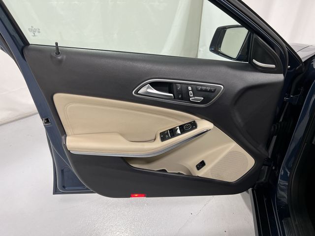 Thumbnail: 2019 Mercedes-Benz GLA - 31