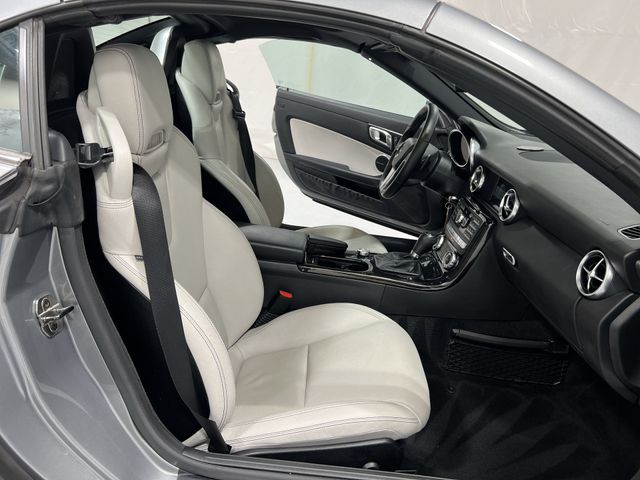 Thumbnail: 2015 Mercedes-Benz SLK - 29