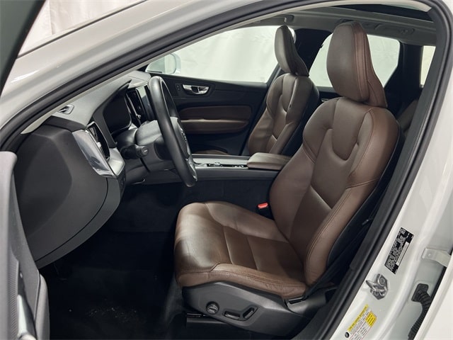 Thumbnail: 2020 Volvo XC60 - 12