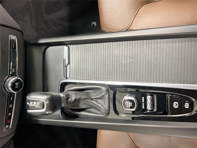 Thumbnail: 2020 Volvo XC60 - 15