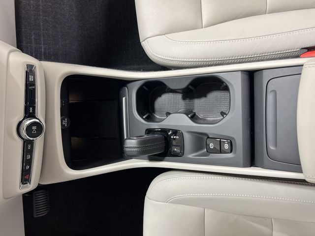 Thumbnail: 2019 Volvo XC40 - 15