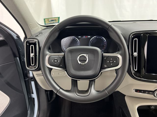 Thumbnail: 2019 Volvo XC40 - 10