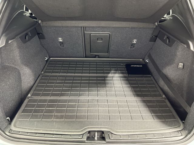 Thumbnail: 2019 Volvo XC40 - 17