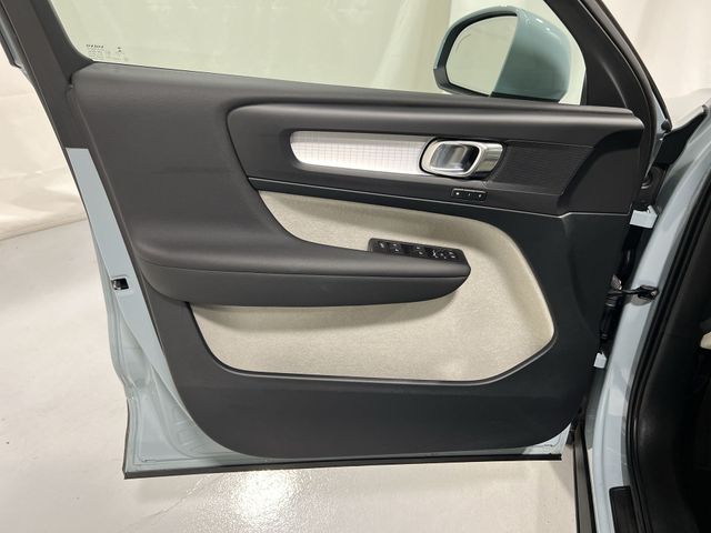 Thumbnail: 2019 Volvo XC40 - 32