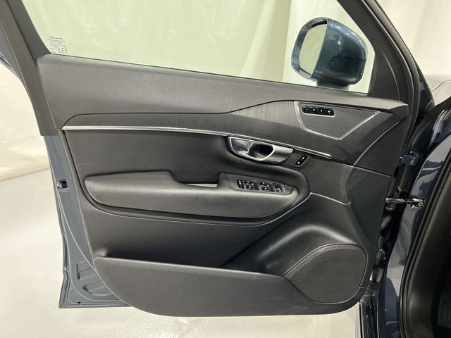 Thumbnail: 2020 Volvo XC90 - 32