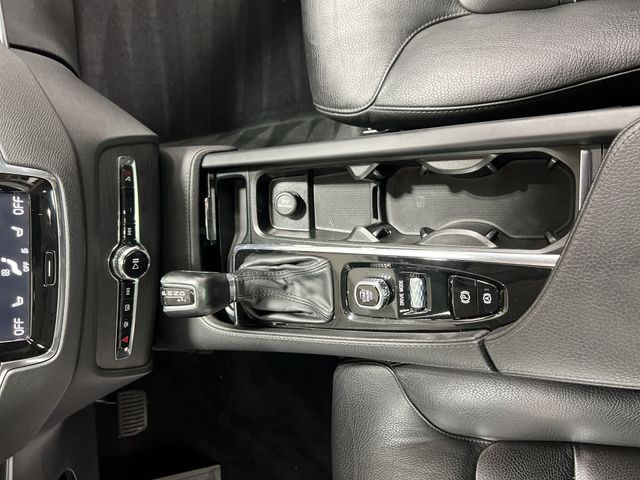 Thumbnail: 2020 Volvo XC90 - 15
