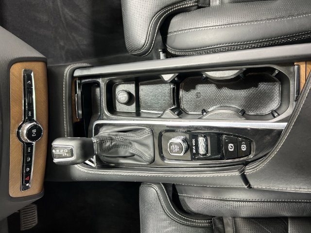 Thumbnail: 2020 Volvo XC90 - 14