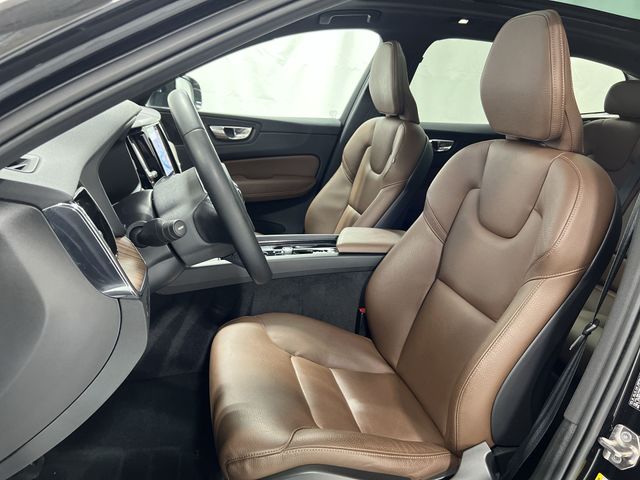 Thumbnail: 2022 Volvo XC60 - 12