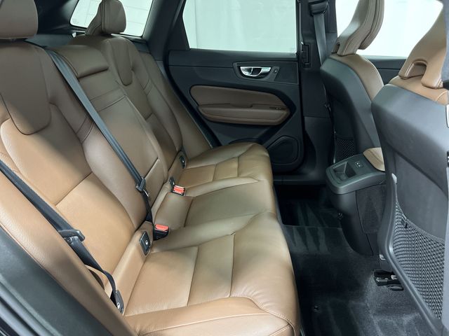 Thumbnail: 2022 Volvo XC60 - 29