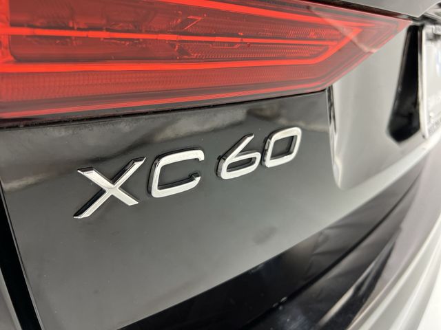 Thumbnail: 2022 Volvo XC60 - 26